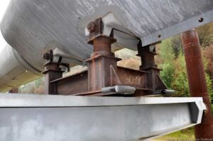 DSC_1712w Earthquake resistant mounting system.