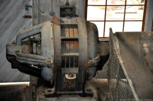 DSC_1734w A huge motor drives the hoist system.