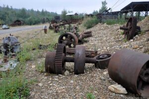 DSC_1744w Spare parts - is iron worth more than gold?