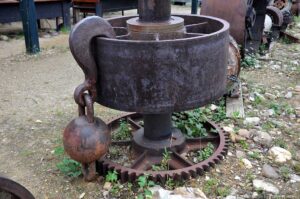 DSC_1748w I found the iron more interesting than gold.