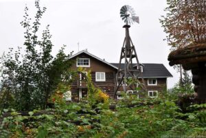 DSC_1772w Ye olde homestead.