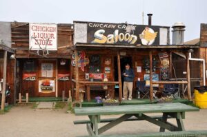 DSC_1799w The liquor store was closed?